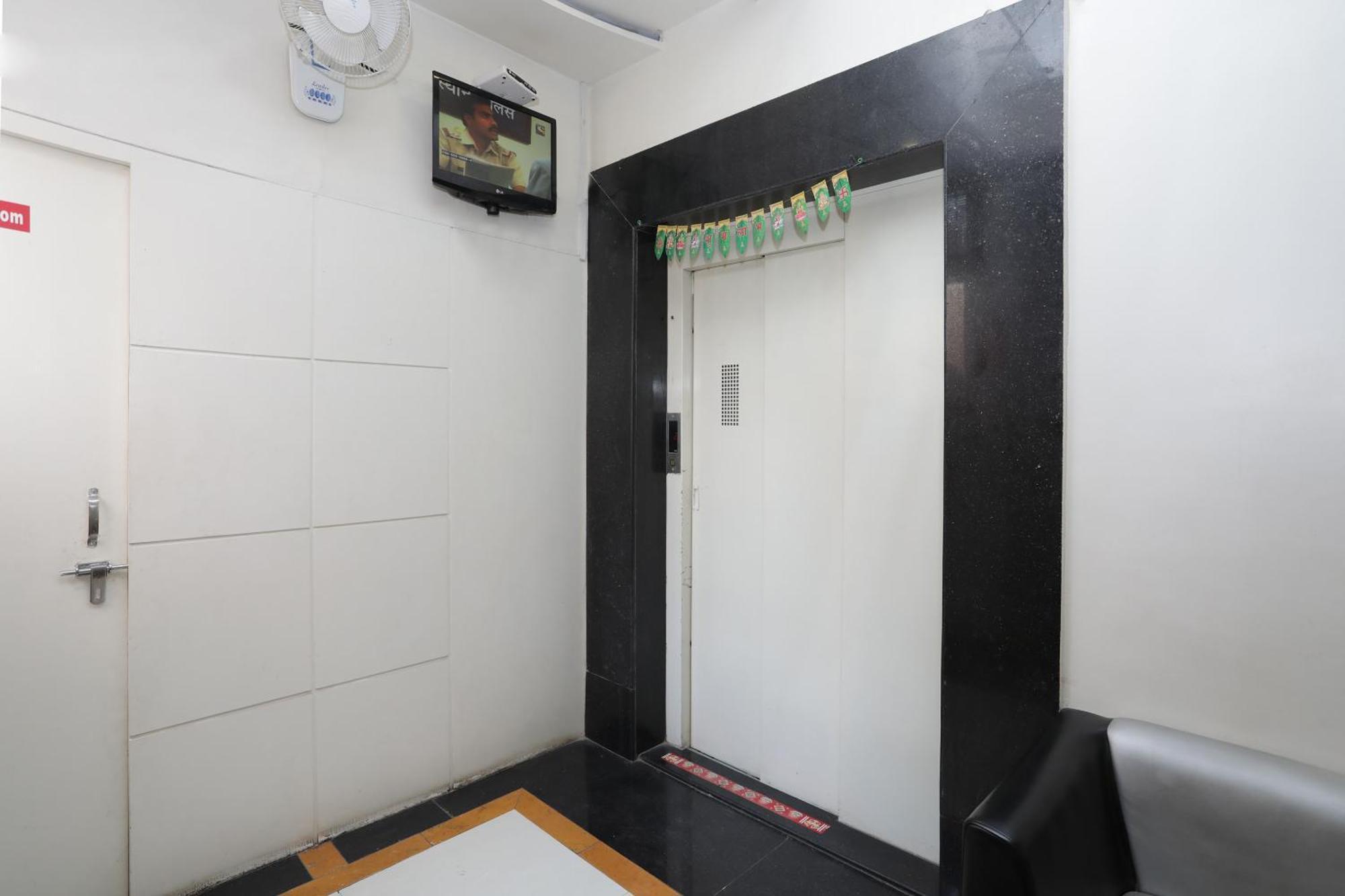 Everest Inn Hotel Pune Exterior foto