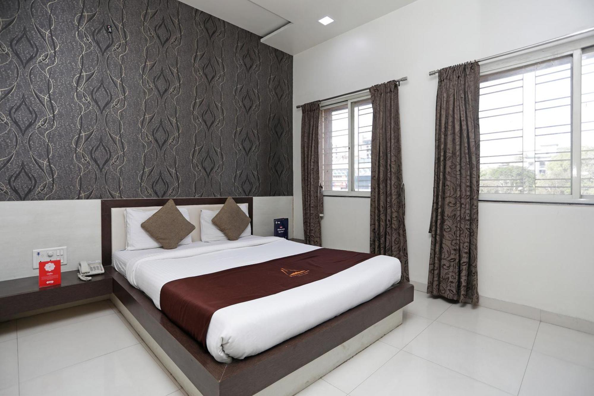 Everest Inn Hotel Pune Exterior foto