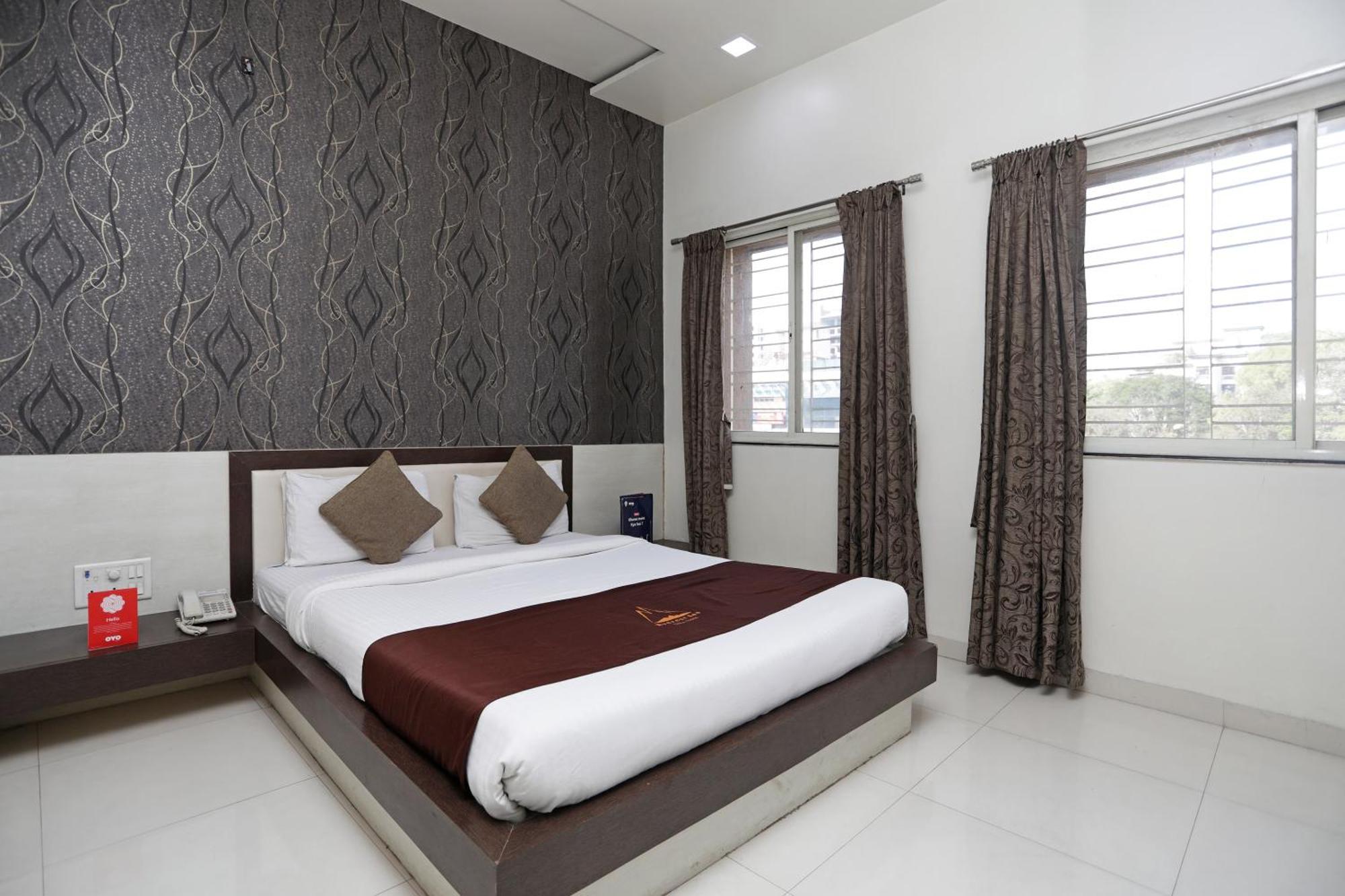 Everest Inn Hotel Pune Exterior foto