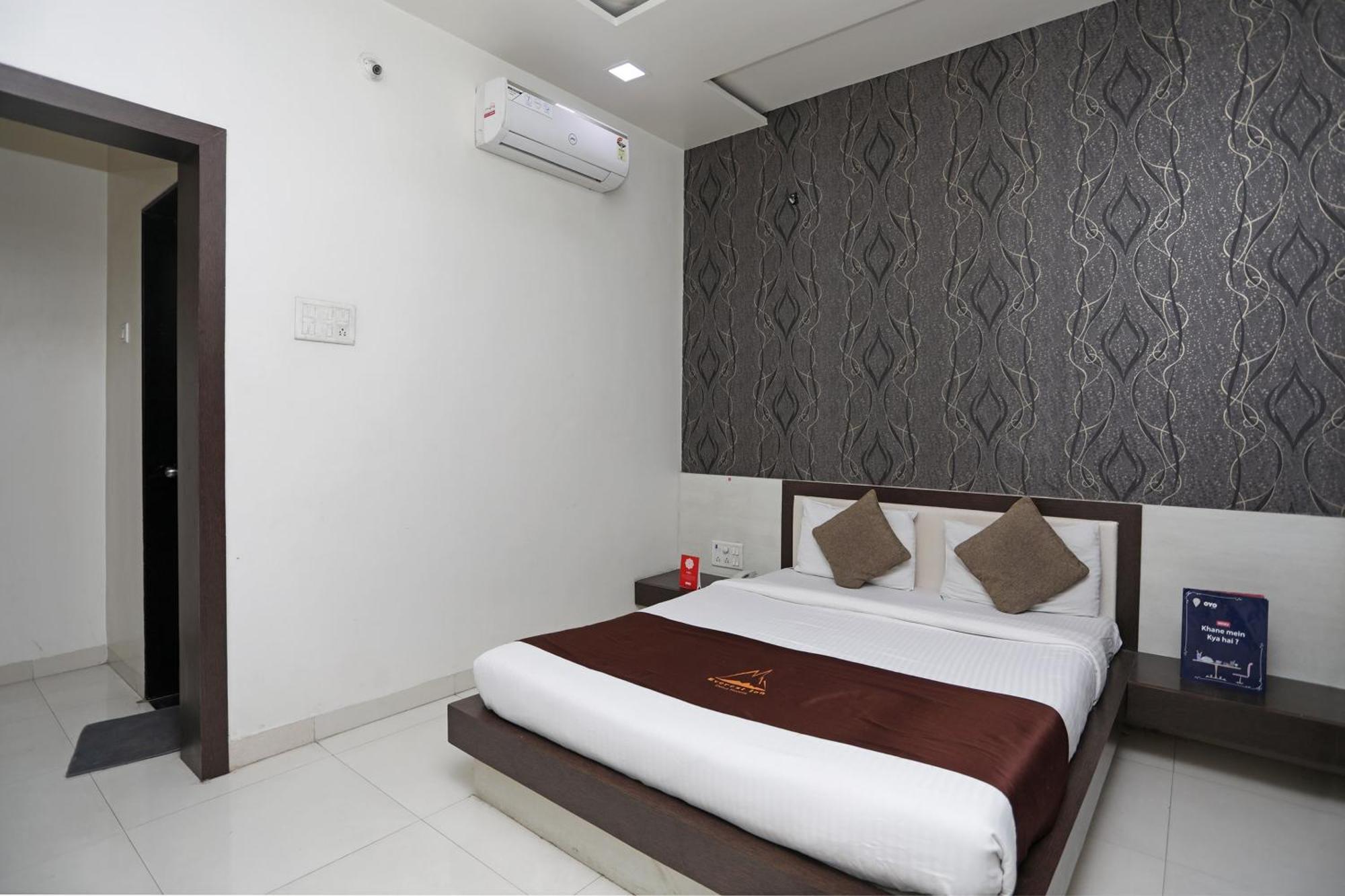 Everest Inn Hotel Pune Exterior foto
