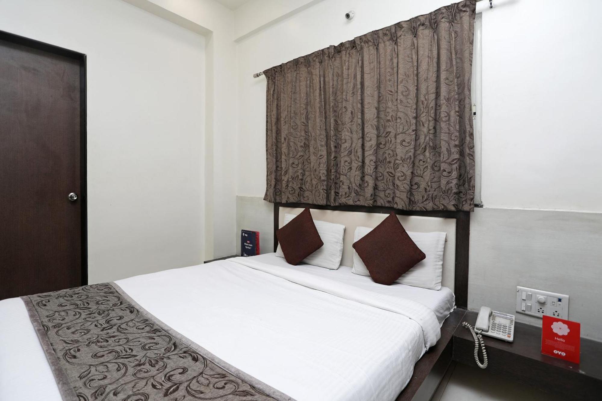 Everest Inn Hotel Pune Exterior foto