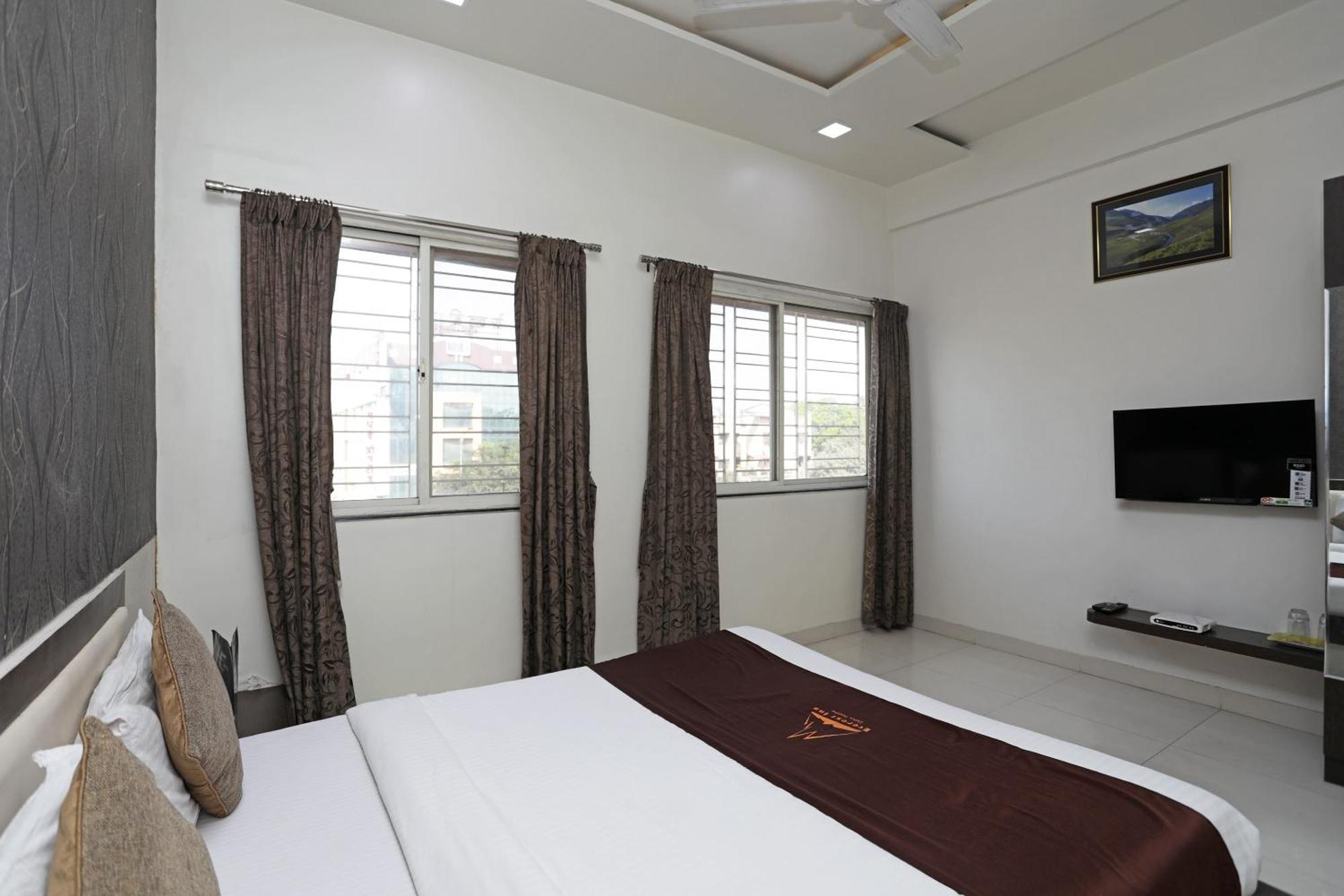 Everest Inn Hotel Pune Exterior foto