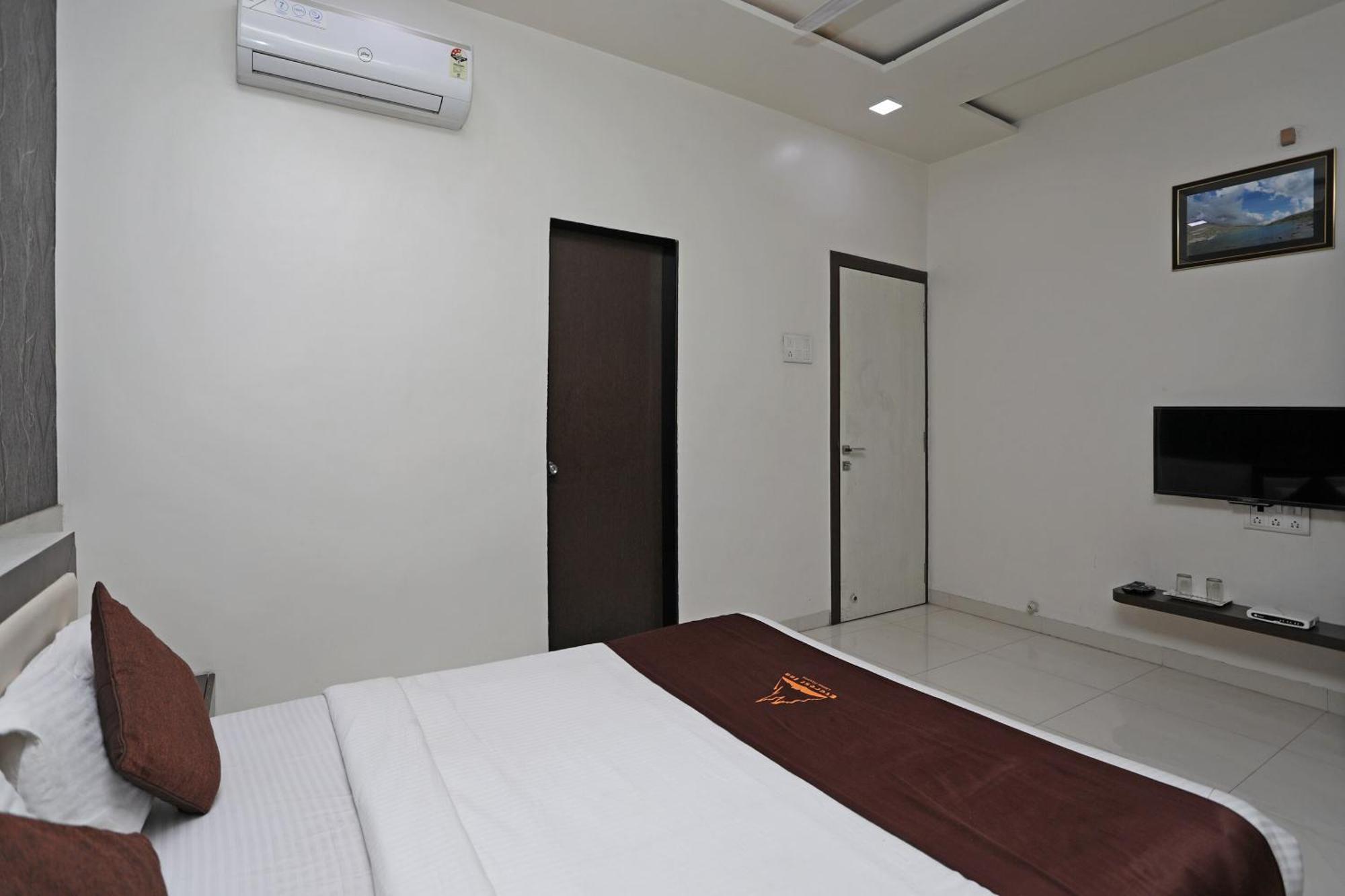 Everest Inn Hotel Pune Exterior foto