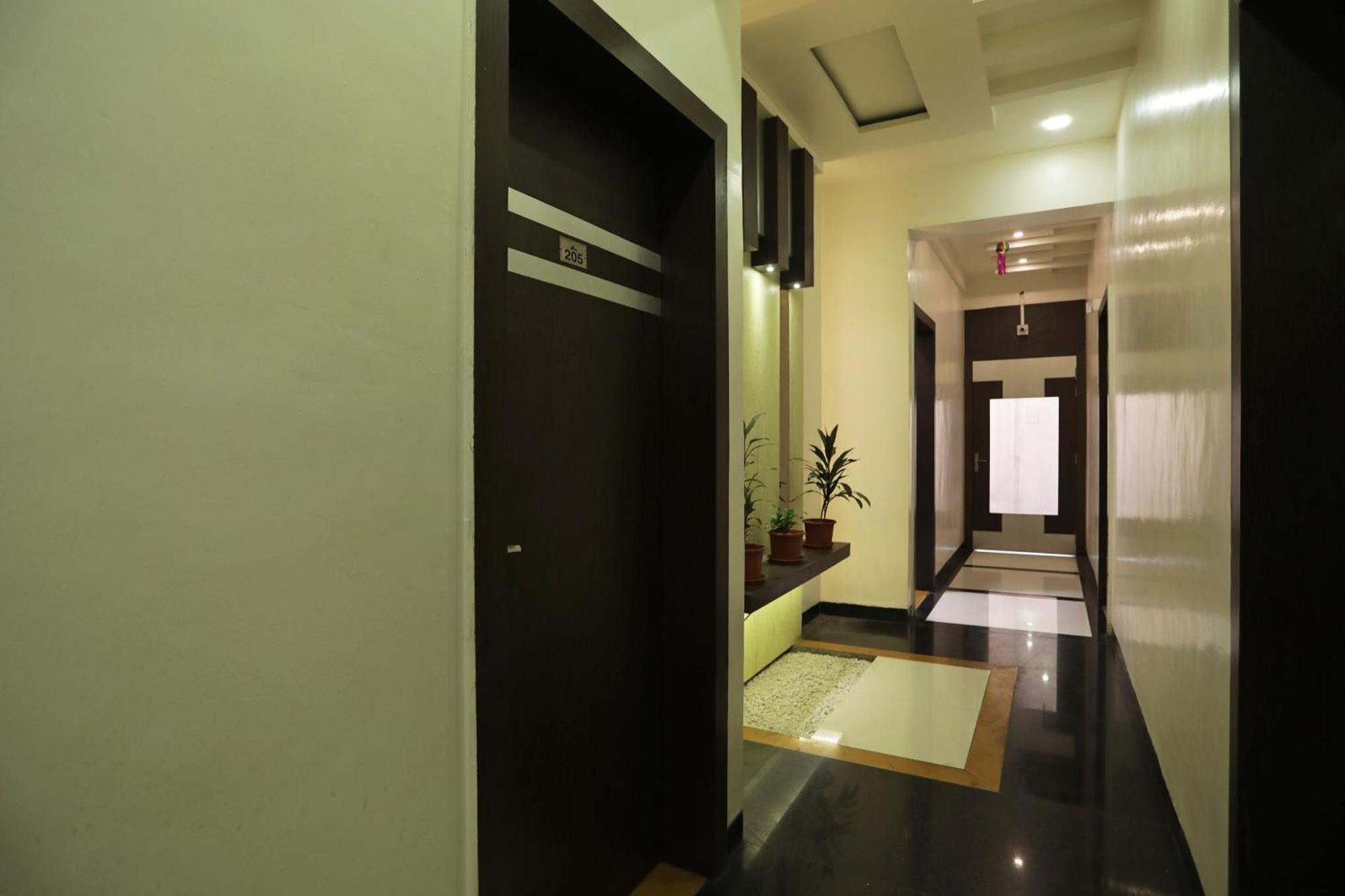 Everest Inn Hotel Pune Exterior foto