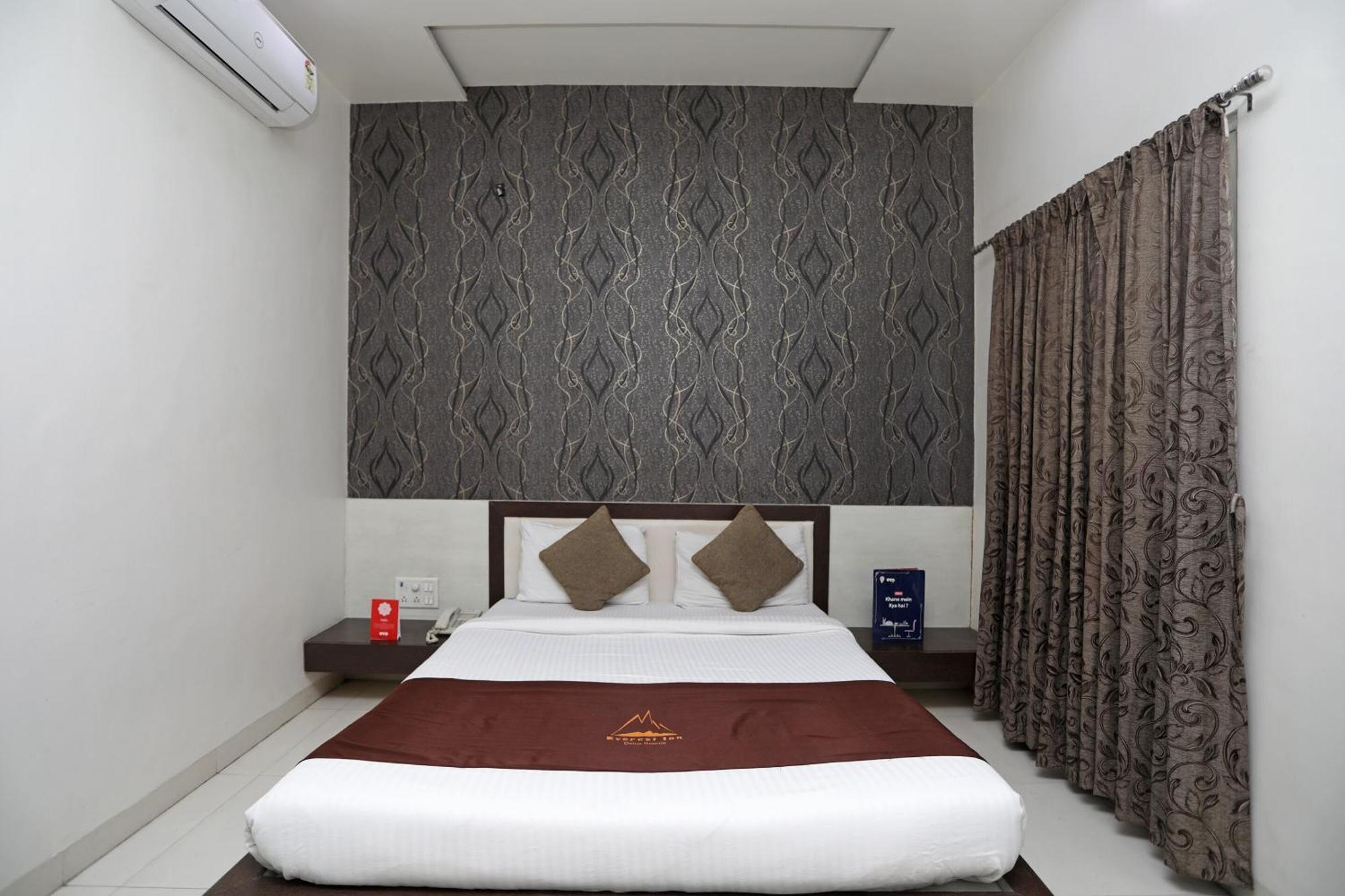 Everest Inn Hotel Pune Exterior foto